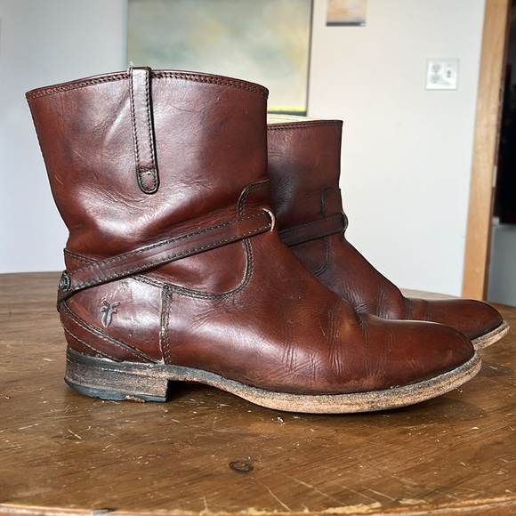 FRYE Women's Lindsay Plate Short Boot, Redwood Smooth Full Grain, 7.5 B US - Picture 2 of 7